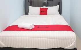 Reddoorz Syariah Near Suncity Mall Madiun